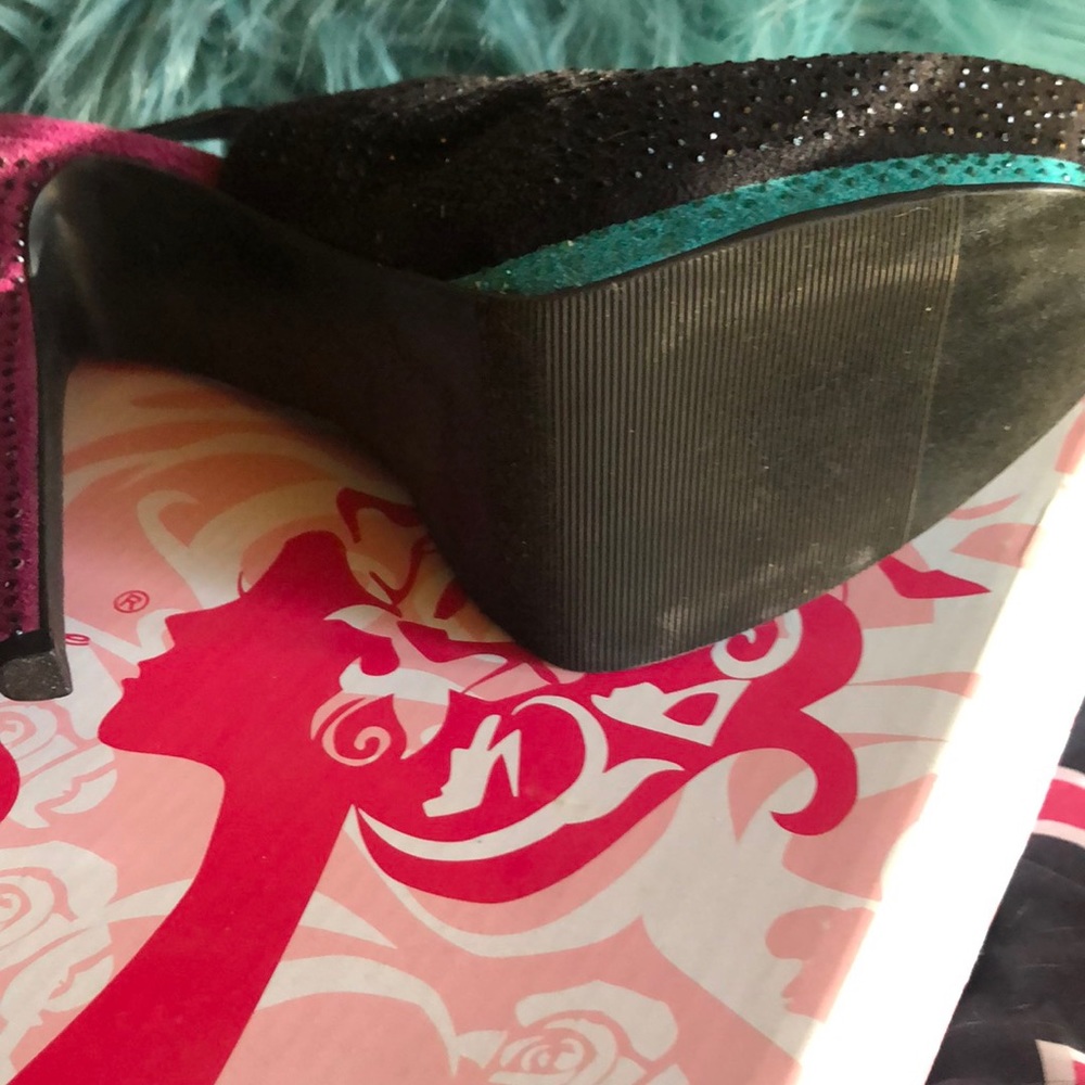 Heels - Picture 3 of 4